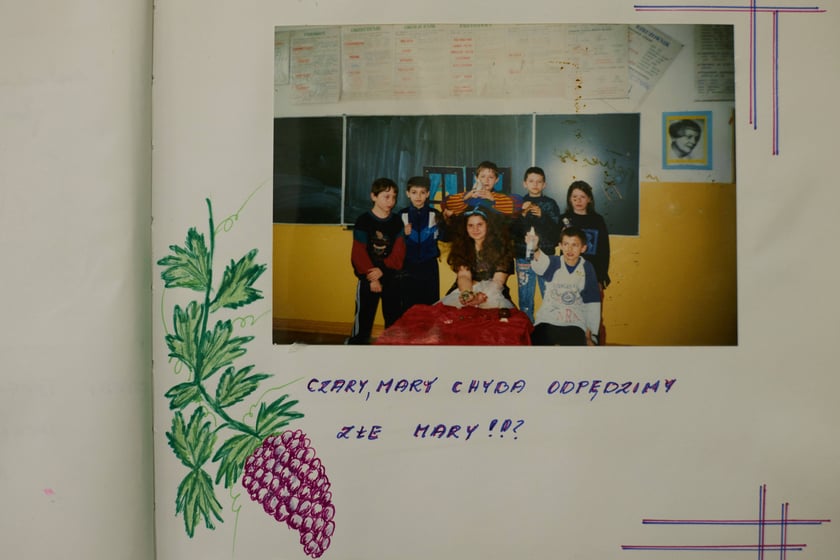 Archiwalne zdjęcia uczniów pochodzą z kronik SP nr 1 we Wrocławiu