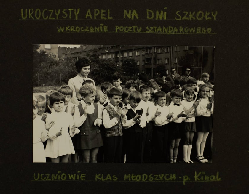 Archiwalne zdjęcia uczniów pochodzą z kronik SP nr 1 we Wrocławiu