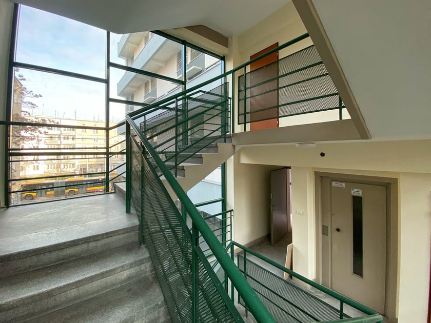 Mezonetowiec - modernistyczny galeriowiec po remoncie