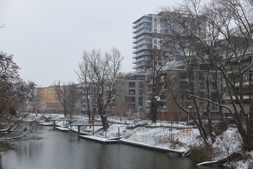 Zima zagościła we Wrocławiu. Właśnie spadł pierwszy śnieg...