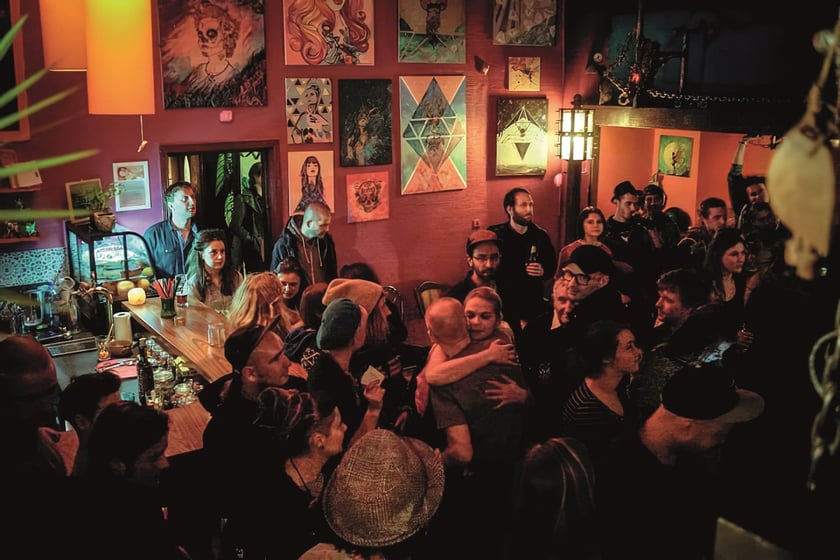 Kawiarnia Kalambur. Miazsz Kalaczakra