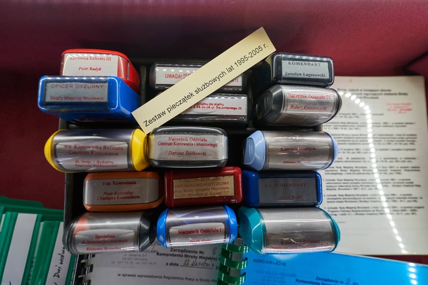 Na zdjęciach zbiory straży miejskiej