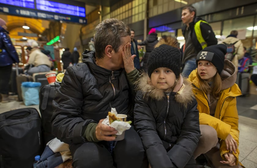 Marzec 2022. Uchodźcy z Ukrainy na Dworcu Głównym we Wrocławiu. W pierwszych tygodniach wojny pomoc dla uchodźców na dworcu PKP opierała się niemal całkowicie na spontanicznym zaangażowaniu wrocławskich wolontariuszy.