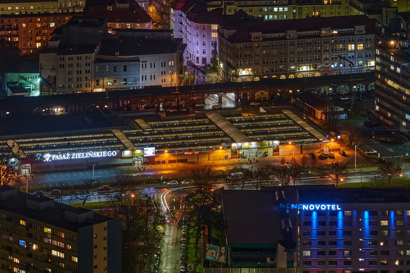 Na zdjęciu panorama Wrocławia nocą ze szczytu Sky Tower