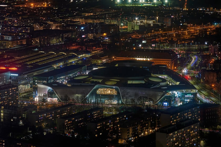 Na zdjęciu panorama Wrocławia nocą ze szczytu Sky Tower