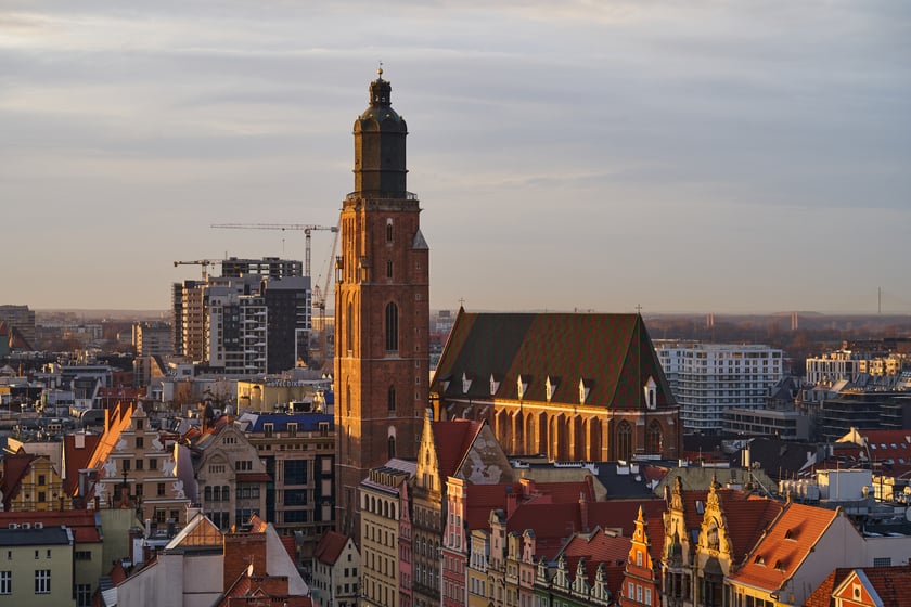 Panorama Wrocławia o zachodzie słońca z mostku Pokutnic