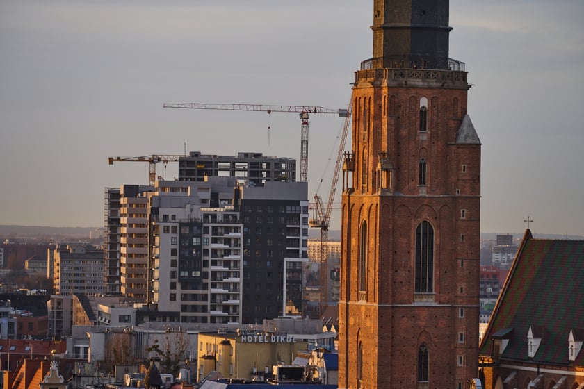 Panorama Wrocławia o zachodzie słońca z mostku Pokutnic