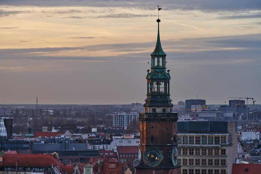 Panorama Wrocławia o zachodzie słońca z mostku Pokutnic