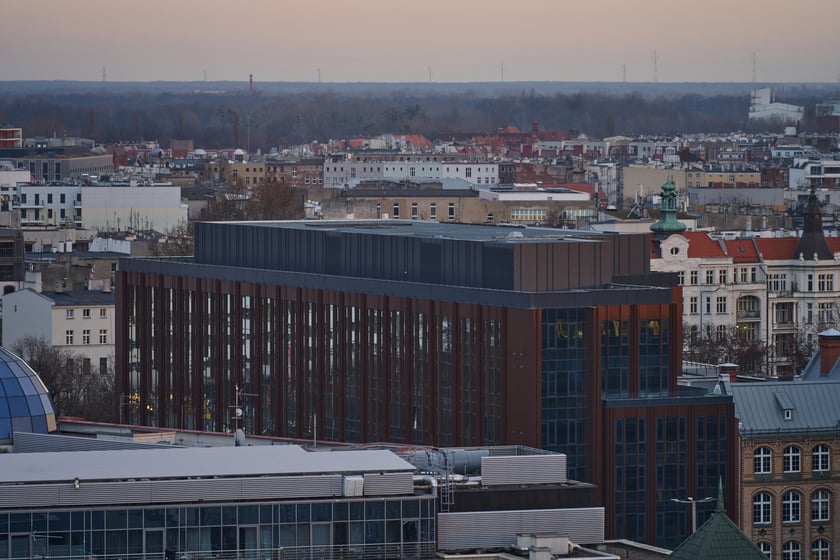Panorama Wrocławia o zachodzie słońca z mostku Pokutnic