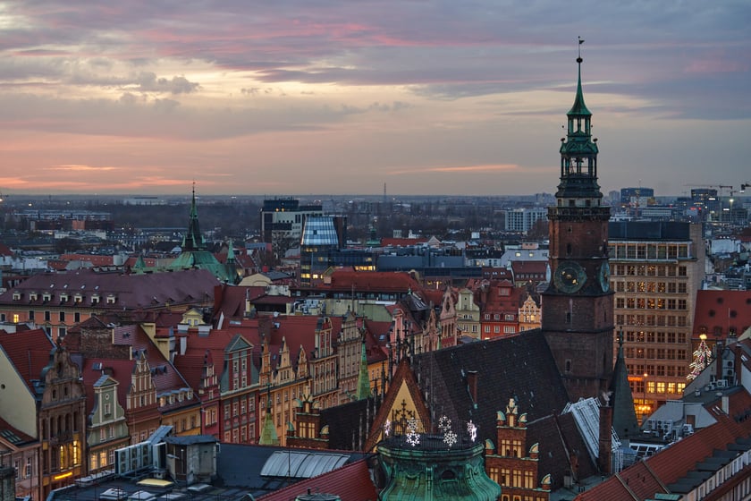 Panorama Wrocławia o zachodzie słońca z mostku Pokutnic