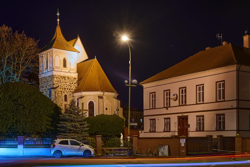 Na zdjęciu Leśnica po zmroku
