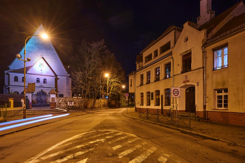 Na zdjęciu Leśnica po zmroku