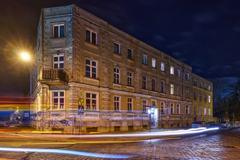 Na zdjęciu Leśnica po zmroku