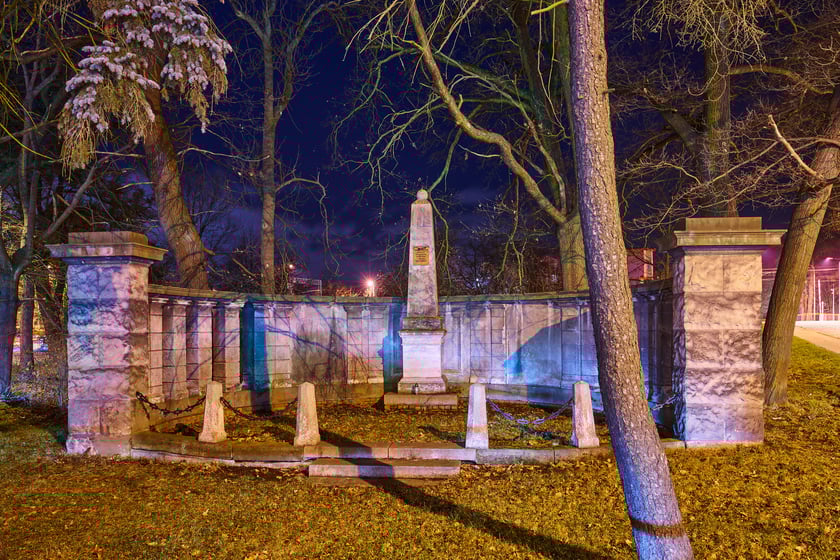 Na zdjęciu Leśnica po zmroku