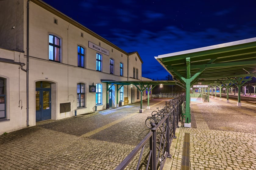 Na zdjęciu Leśnica po zmroku