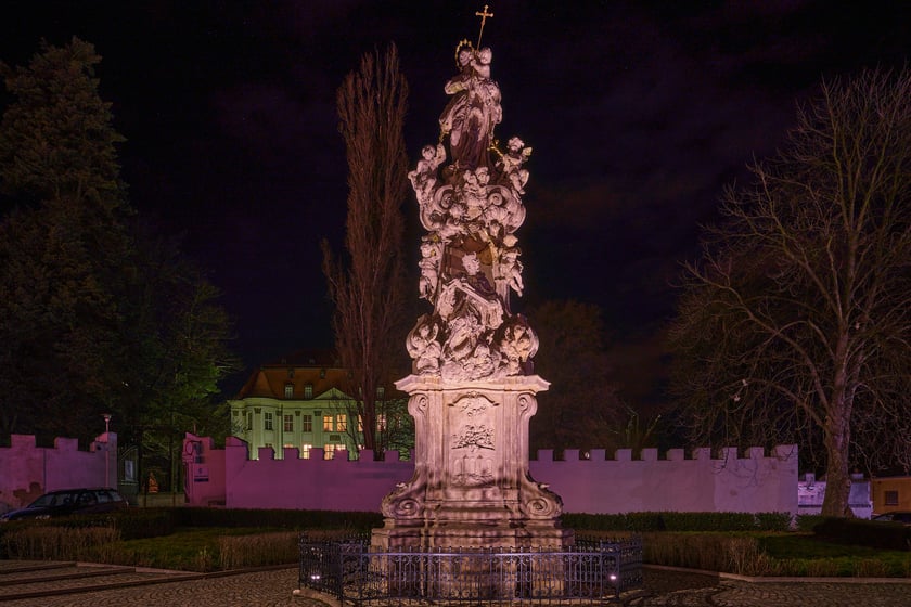 Na zdjęciu Leśnica po zmroku