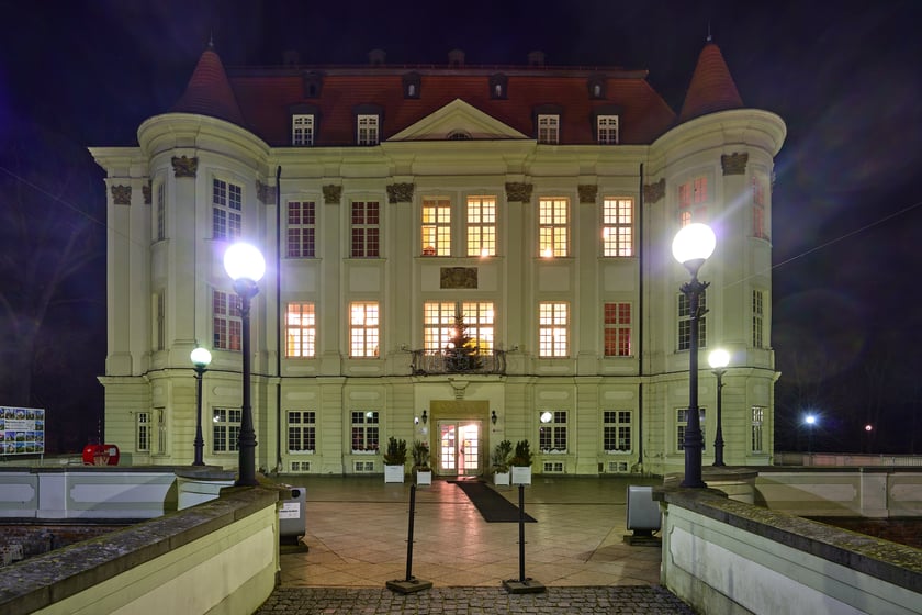 Na zdjęciu Leśnica po zmroku