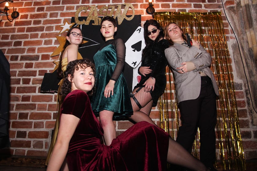 Na zdjęciu uczniowie Liceum Sztuk Plastycznych im. Stanisława Kopystyńskiego przy ul. Piotra Skargi we Wrocławiu podczas studni&oacute;wki Starym Klasztorze &ndash; 21 stycznia 2023 r.