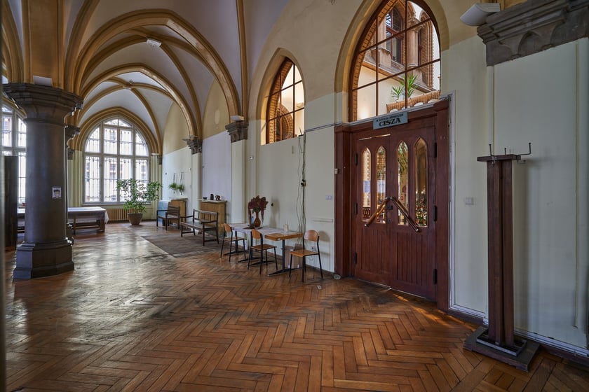 Budynek dawnej Biblioteki Uniwersyteckiej przy ul. Szajnochy we Wrocławiu