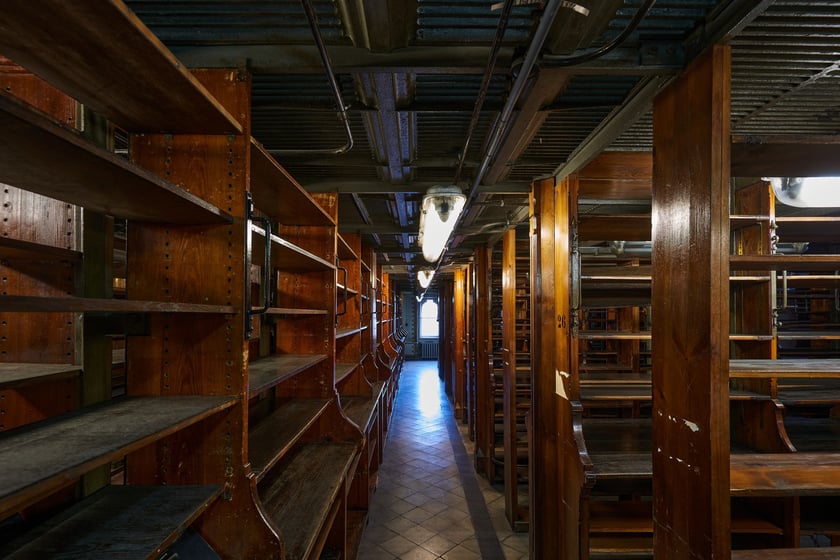 Budynek dawnej Biblioteki Uniwersyteckiej przy ul. Szajnochy we Wrocławiu