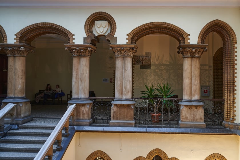Budynek dawnej Biblioteki Uniwersyteckiej przy ul. Szajnochy we Wrocławiu