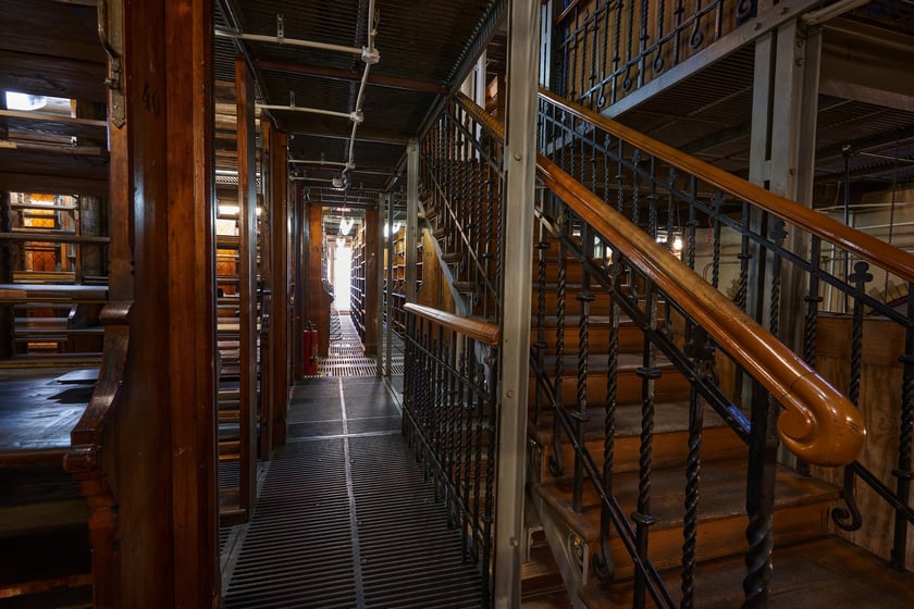 Budynek dawnej Biblioteki Uniwersyteckiej przy ul. Szajnochy we Wrocławiu