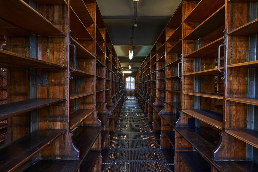 Budynek dawnej Biblioteki Uniwersyteckiej we Wrocławiu przy ul. Szajnochy 7/9