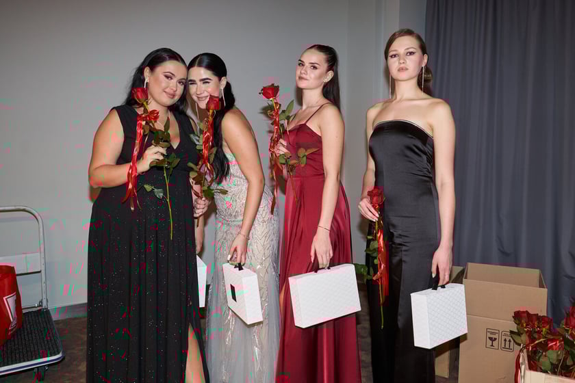 Na zdjęciu licealiści I LO na balu studniówkowym 27.01.2023