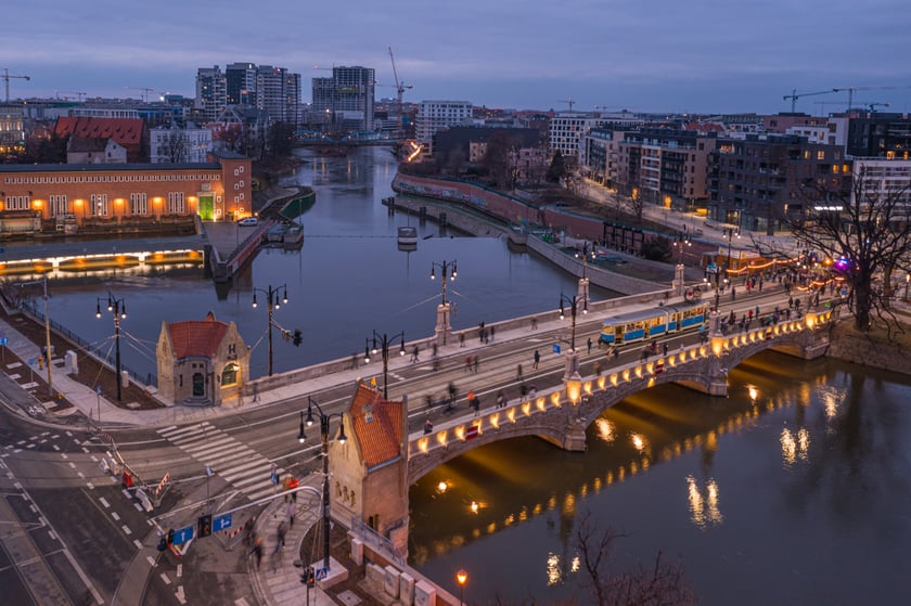 Na zdjęciu mosty Pomorskie po remoncie, 28.01.2023. Zdjęcie z drona