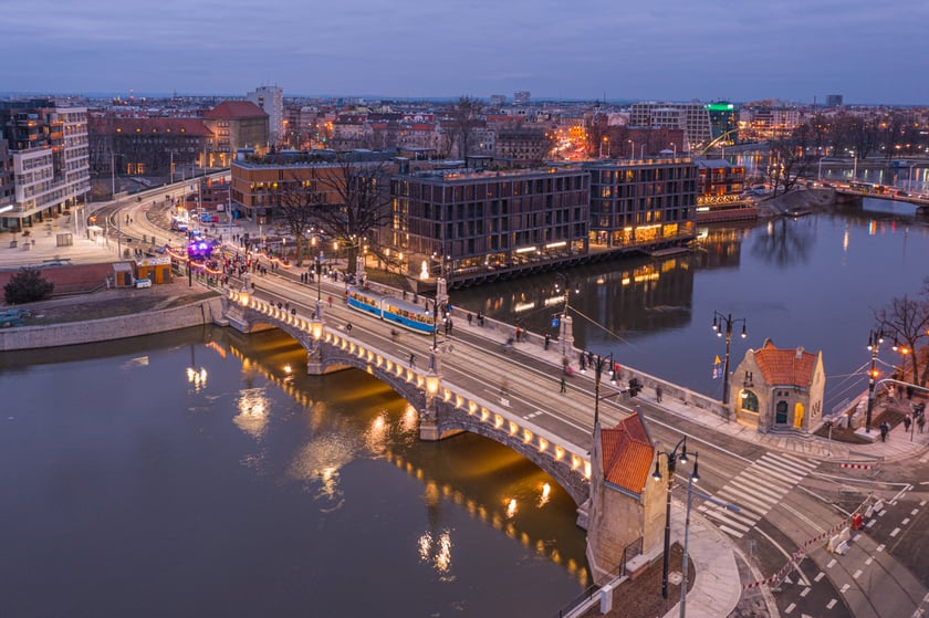 Na zdjęciu mosty Pomorskie po remoncie, 28.01.2023. Zdjęcie z drona