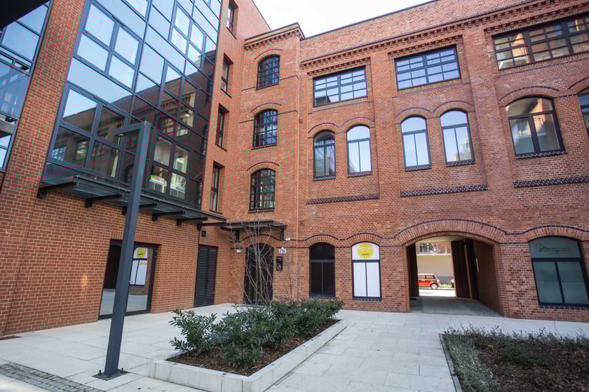 Browary Wrocławskie powstały w miejscu, gdzie od początku XIX wieku istniał "Brauerei Pfeifferhof'', Carla Scholtza, a po 1945 r. Browar Piastowski. Historia tego miejsca została zachowana w nowym wydaniu powstającego tu od kilku lat osiedla.&nbsp;