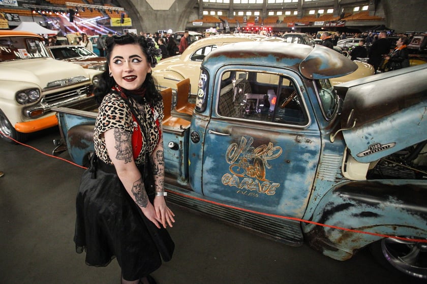 Kustomhead - tłumy wrocławian podziwiają zabytkowe pojazdy w Hali Stulecia