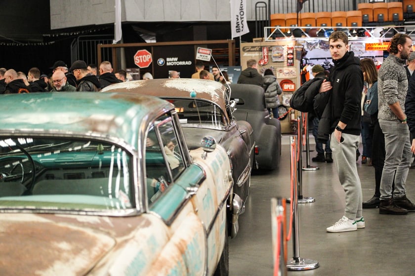 Kustomhead - tłumy wrocławian podziwiają zabytkowe pojazdy w Hali Stulecia