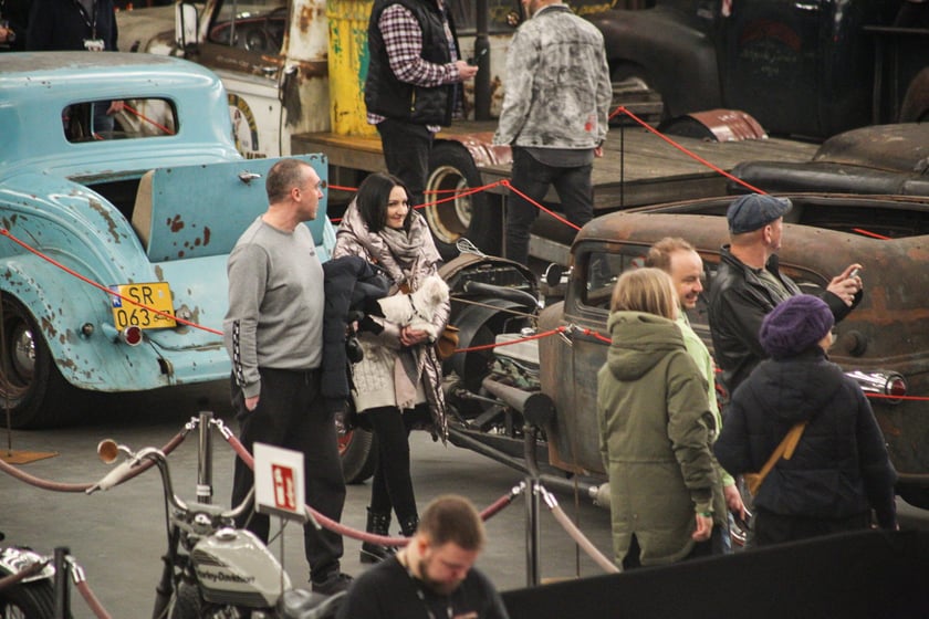 Kustomhead - tłumy wrocławian podziwiają zabytkowe pojazdy w Hali Stulecia