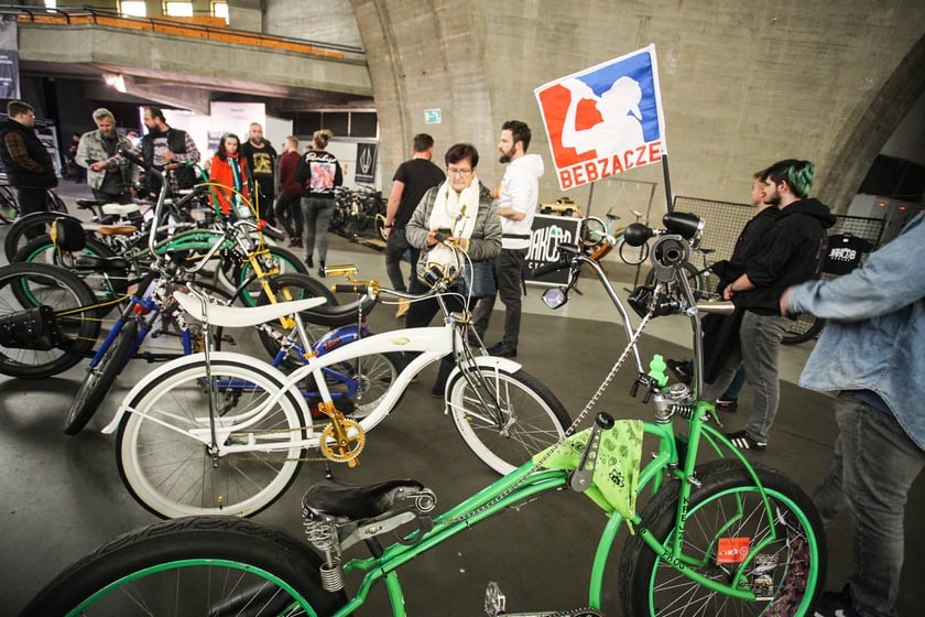 Kustomhead - tłumy wrocławian podziwiają zabytkowe pojazdy w Hali Stulecia