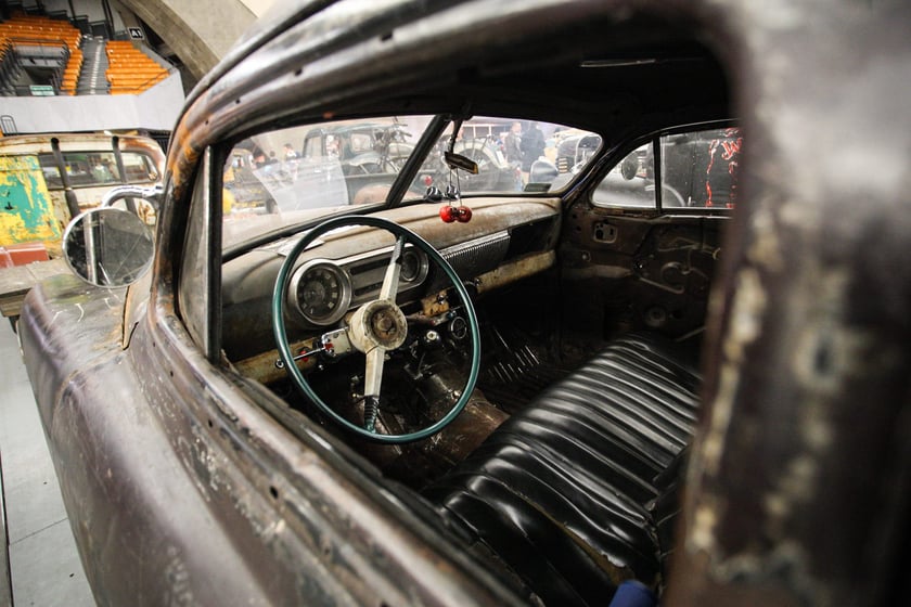 Kustomhead - tłumy wrocławian podziwiają zabytkowe pojazdy w Hali Stulecia