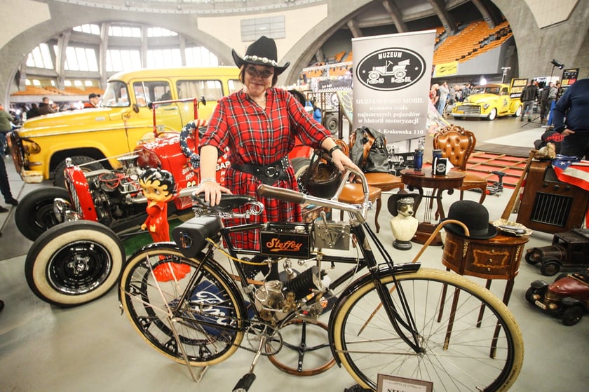 Kustomhead - tłumy wrocławian podziwiają zabytkowe pojazdy w Hali Stulecia