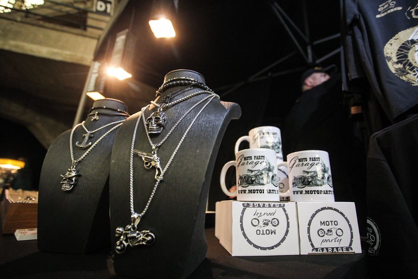 Kustomhead - tłumy wrocławian podziwiają zabytkowe pojazdy w Hali Stulecia