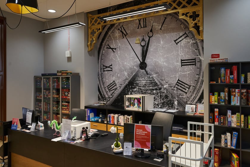 Biblioteka przy ul. Piłsudskiego (na I piętrze w budynku Dworca Głównego)