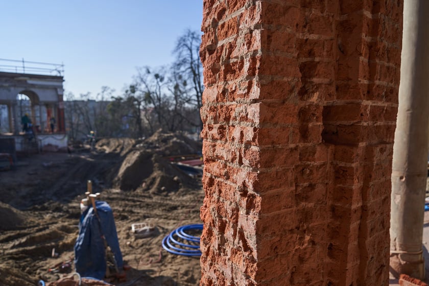 Architektura Wzgórza Partyzantów podczas jego rewitalizacji - luty 2023