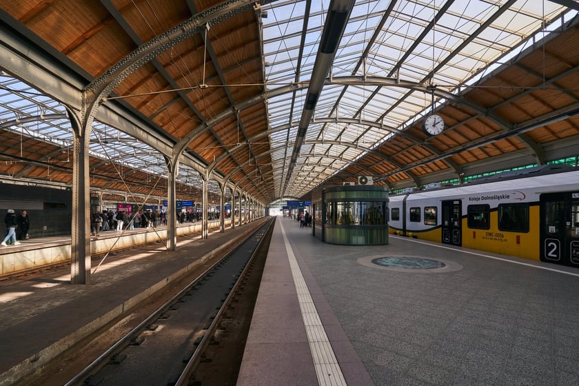 Dworzec Wrocław Gł&oacute;wny wciąż zadziwia pięknem architektury i detalami, a także pięknymi wnętrzami