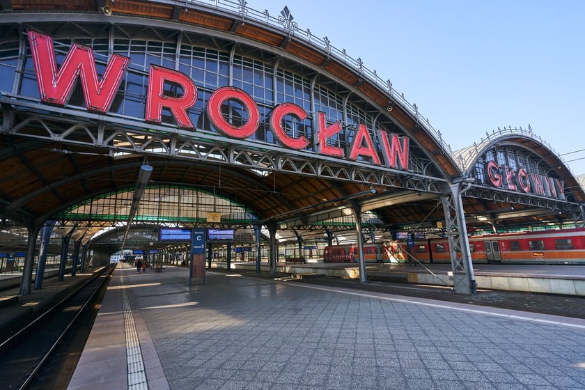Dworzec Wrocław Gł&oacute;wny wciąż zadziwia pięknem architektury i detalami, a także pięknymi wnętrzami