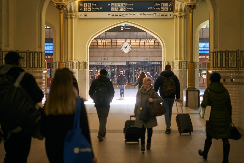 Dworzec Wrocław Gł&oacute;wny wciąż zadziwia pięknem architektury i detalami, a także pięknymi wnętrzami