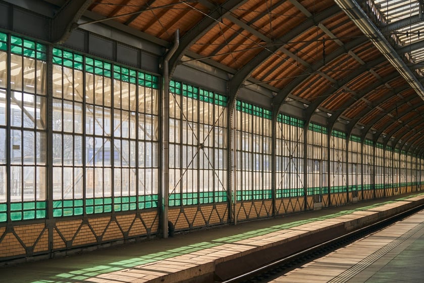 Dworzec Wrocław Gł&oacute;wny wciąż zadziwia pięknem architektury i detalami, a także pięknymi wnętrzami