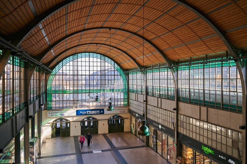 Dworzec Wrocław Gł&oacute;wny wciąż zadziwia pięknem architektury i detalami, a także pięknymi wnętrzami