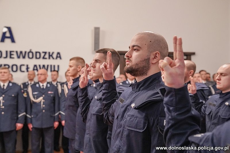 Ślubowanie nowych policjantów we Wrocławiu