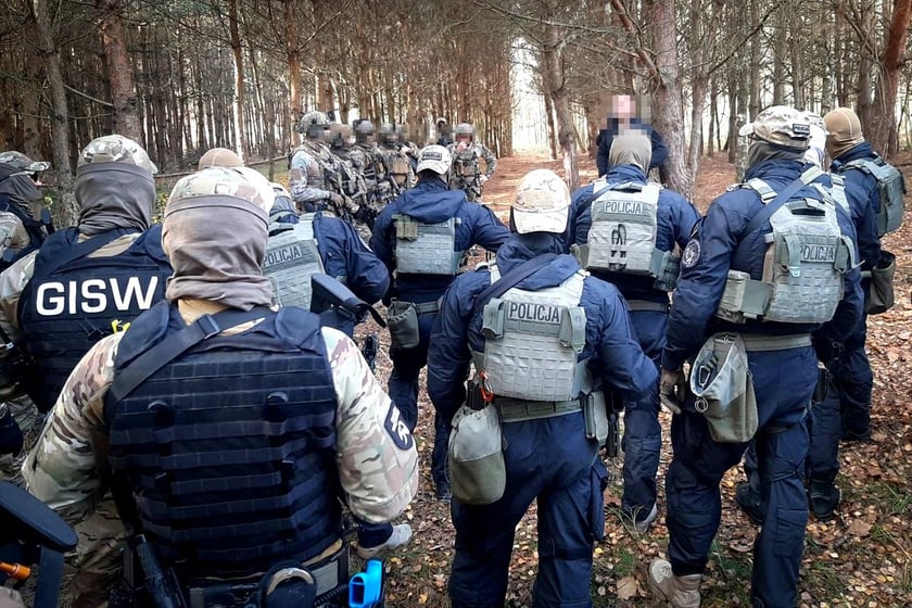 Zostań strażnikiem w więzieniu lub areszcie! Szukają pracowników i kuszą zarobkami. Czekają wolne etaty