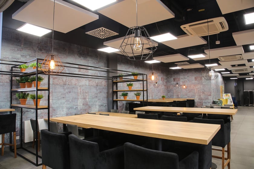 Wystawiony na sprzedaż Times - zabytkowy budynek dawnego szpitala, w kt&oacute;rym znajdują się obecnie przestrzenie biurowo-usługowe