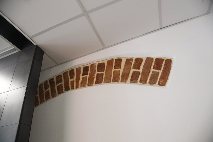 Wystawiony na sprzedaż Times - zabytkowy budynek dawnego szpitala, w kt&oacute;rym znajdują się obecnie przestrzenie biurowo-usługowe