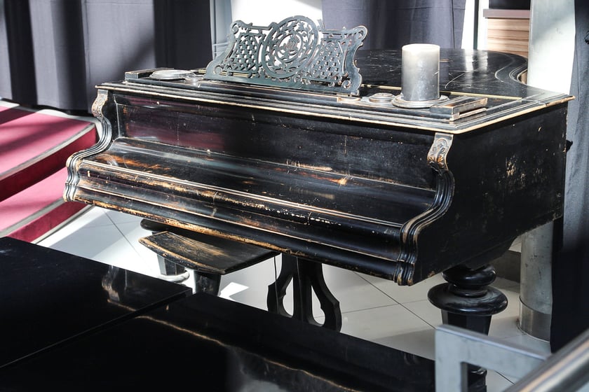 Wystawiony na sprzedaż Times - zabytkowy budynek dawnego szpitala, w kt&oacute;rym znajdują się obecnie przestrzenie biurowo-usługowe